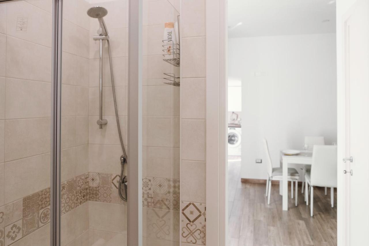 Eden Suite - Central Apartment With Balcony - Molfetta Bagian luar foto