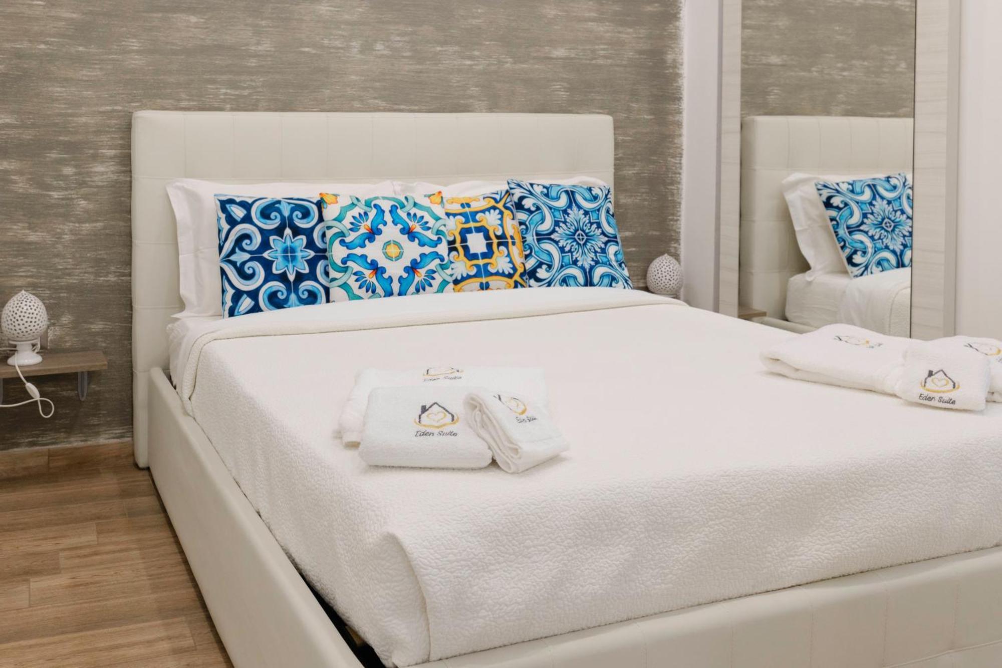 Eden Suite - Central Apartment With Balcony - Molfetta Bagian luar foto