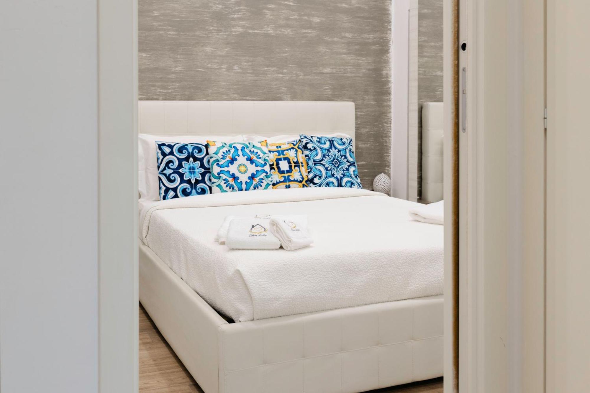 Eden Suite - Central Apartment With Balcony - Molfetta Bagian luar foto